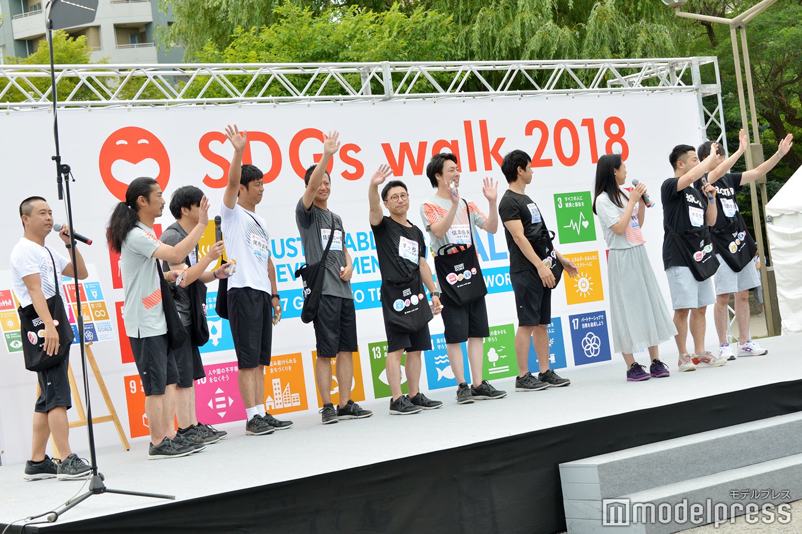 ゴールした芸人たち（C）モデルプレス