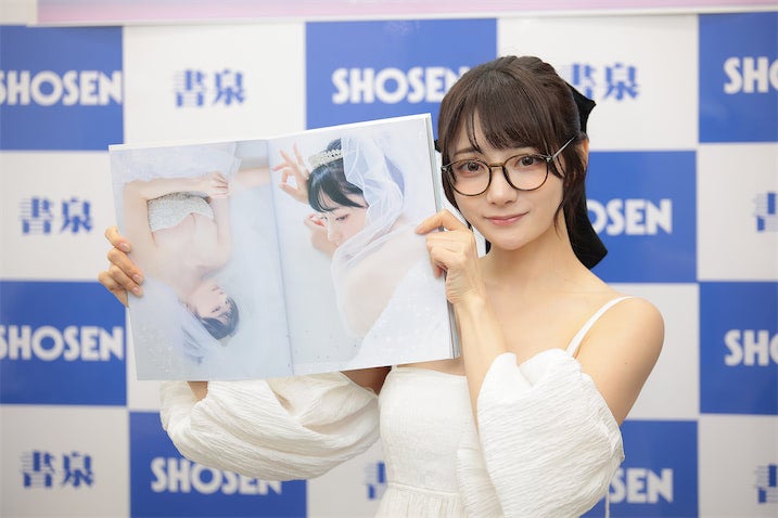 SNS総フォロワー100万人超のコスプレイヤー・尊みを感じて桜井が1st写真集で魅せた背中へのこだわり「書店に並んでも大丈夫？」