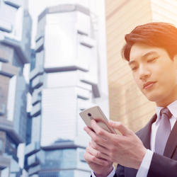 そういう関係じゃないよね…?男性が「遊び相手」に送るLINEパターン4選
