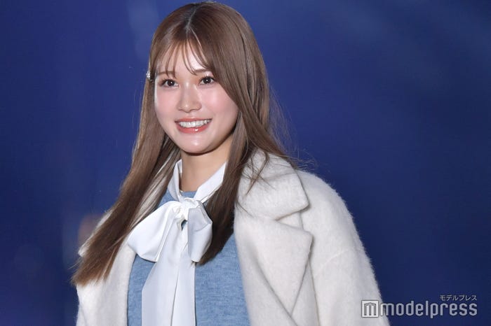 ロングヘアの生見愛瑠(C)モデルプレス