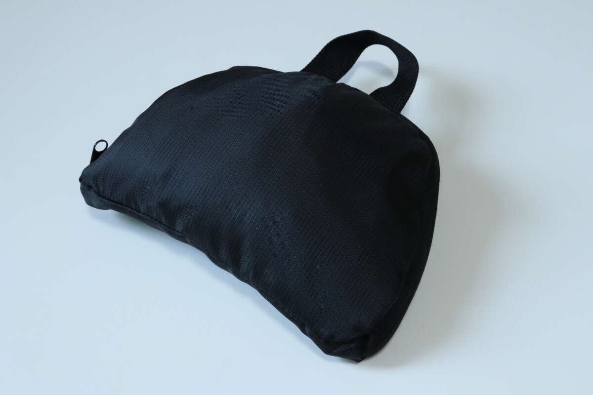 ダイソー コンパクト折りたたみリュック ダイソーのコンパクト折りたたみリュックのビジュアル