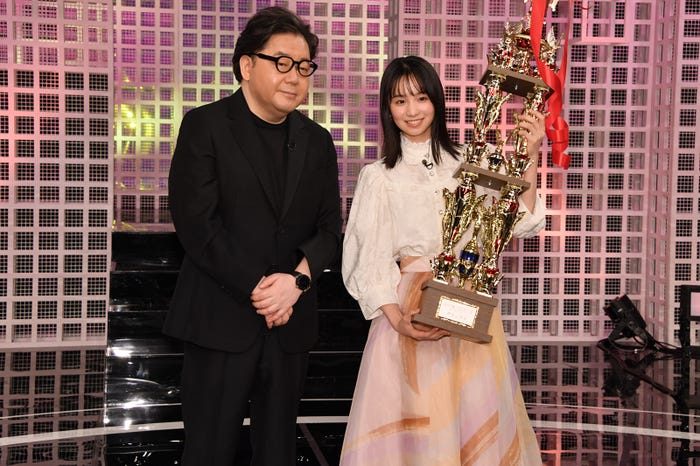 秋元康氏、幸澤沙良(C)モデルプレス