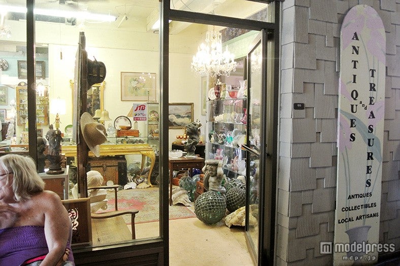「Antiques＆Treasures」外観