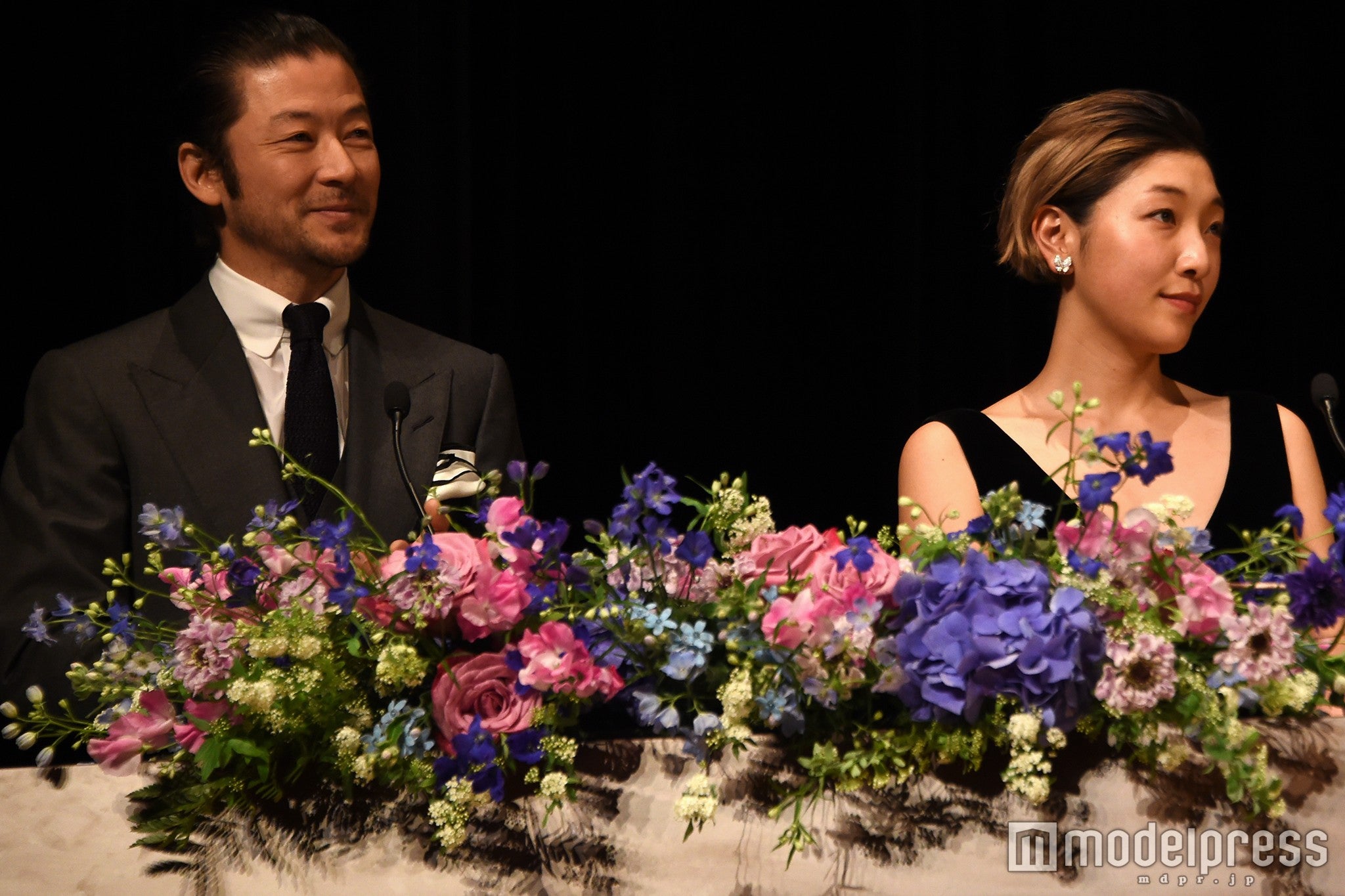 浅野忠信、安藤サクラ（C）モデルプレス