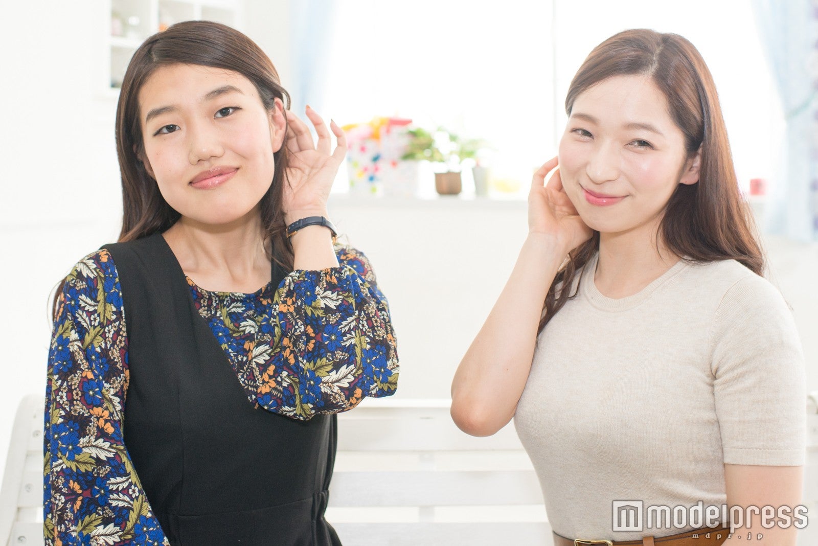 （左から）横澤夏子、鶴愛佳（C）モデルプレス