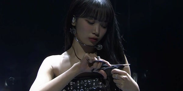 LESSERAFIM SBS歌謡祭 チェウォン LE SSERAFIM、チェウォンが舞台上で髪バッサリ 驚きのパフォーマンスに