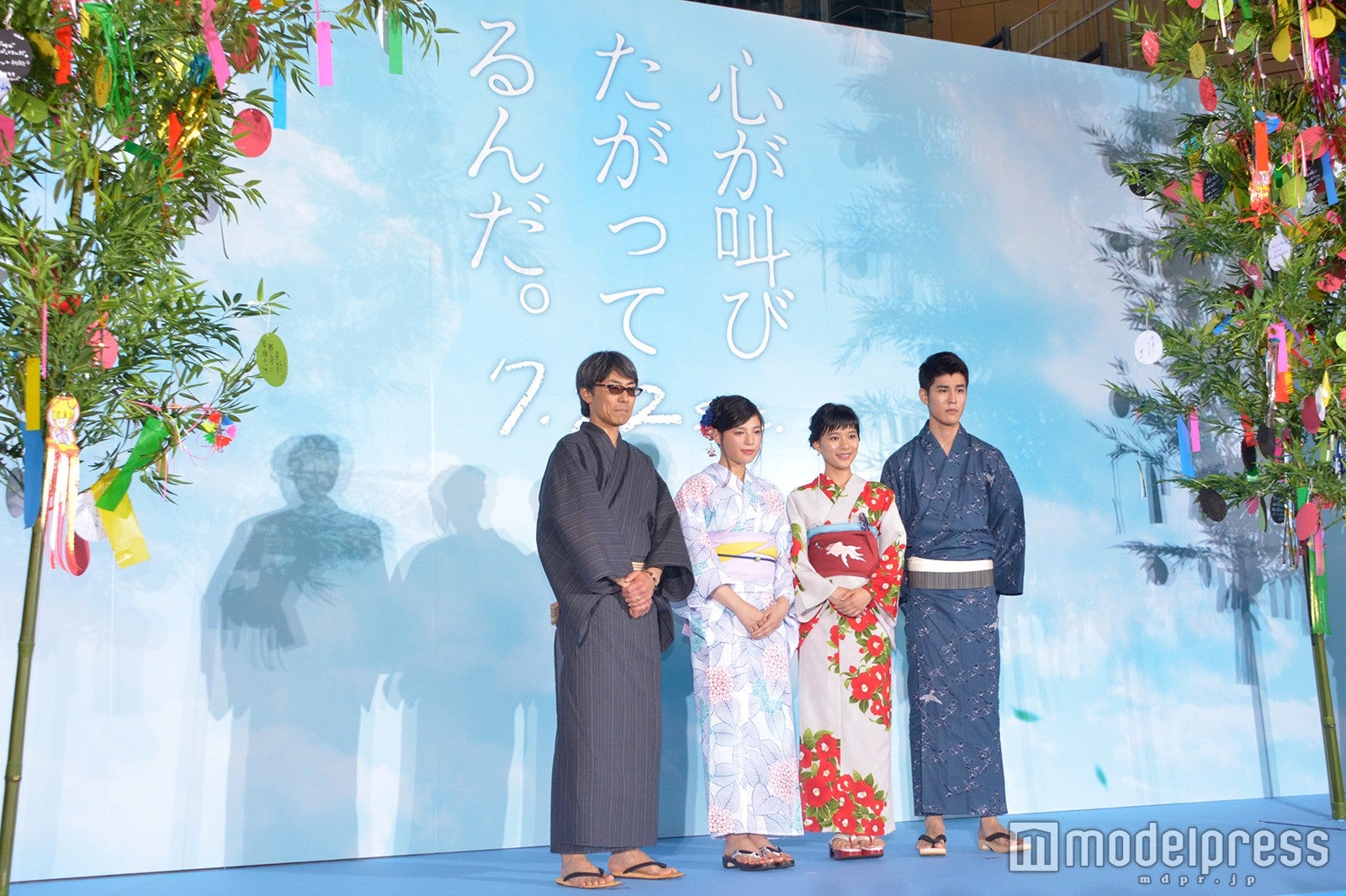 （左から）熊澤尚人監督、石井杏奈、芳根京子、寛一郎（C）モデルプレス