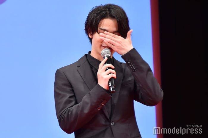 横浜流星「(カンペが)見えちゃった。…見ない(笑)」(C)モデルプレス