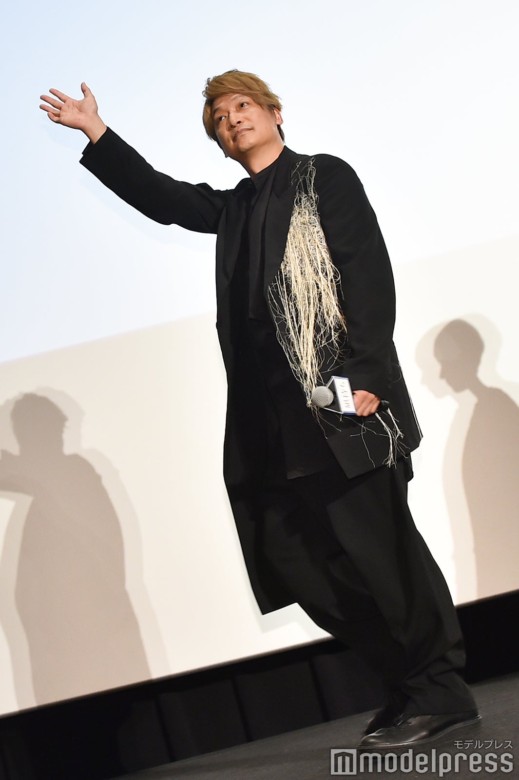 去り際の香取慎吾 （C）モデルプレス