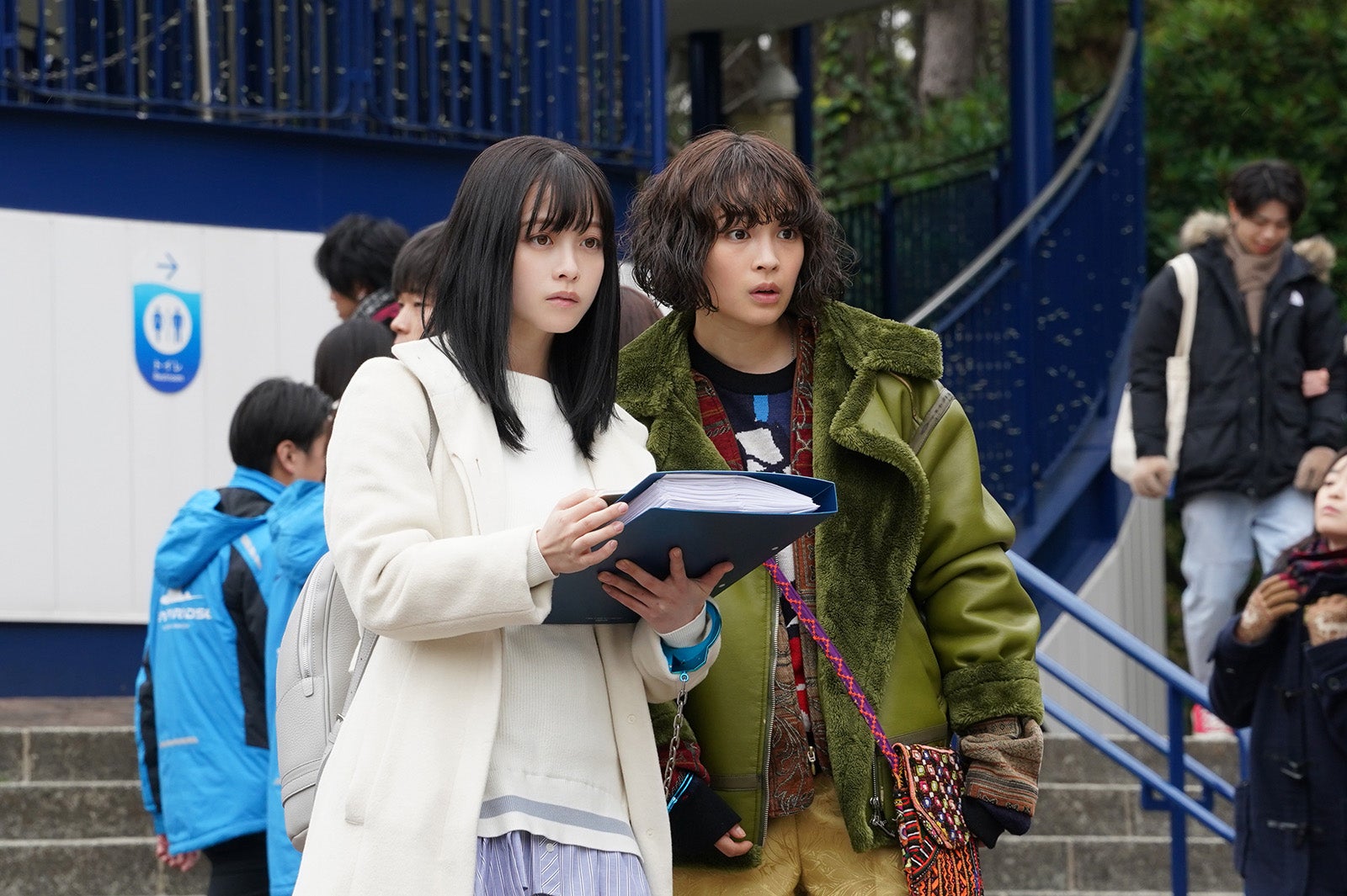 橋本環奈、広瀬すず「ネメシス」第2話より（C）日本テレビ