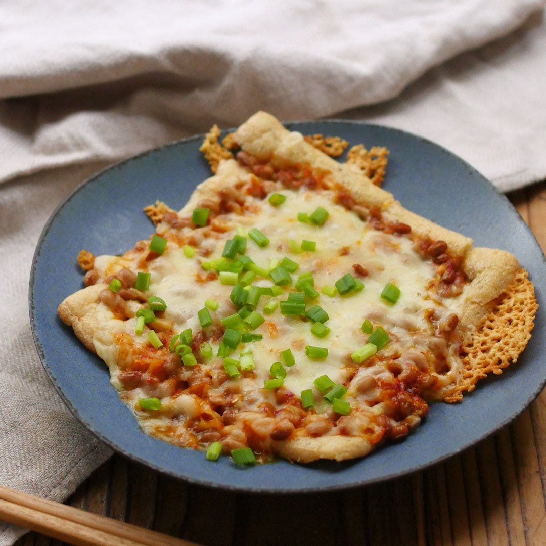 サクサク!キムチと納豆の油揚げピザ