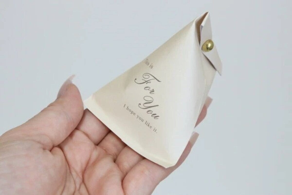 ダイソー　プチギフトテトラ型（シンプルくすみカラー、8枚）