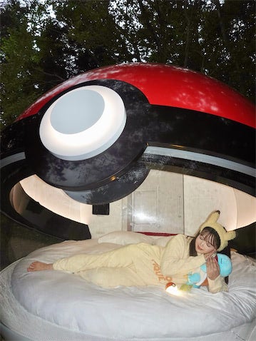 ”ポケモン大好き”藤田ニコル、泊まれるモンスターボールへ「にこるんゲットだぜー」