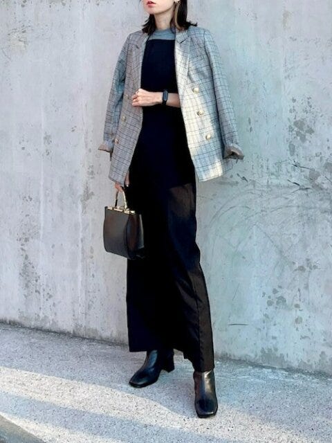 黒ワンピース　コーデ　秋　冬
