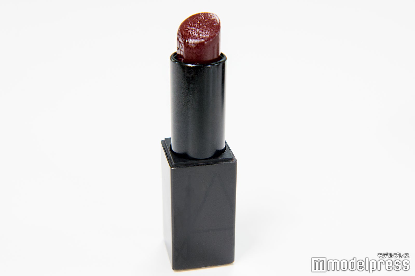 【板野友美の愛用コスメ：リップ】NARSオーデイシャスリップスティック ボルドー （C）モデルプレス