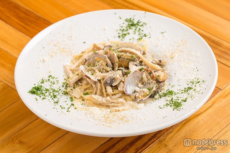 「浅利とキノコのクリームソース」￥1，200／画像提供：TBI JAPAN