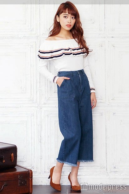 裾カットオフフリンジ☆ハイウエストワイドデニムパンツ「神戸レタス」2,290円（税込)／画像提供：神戸レタス