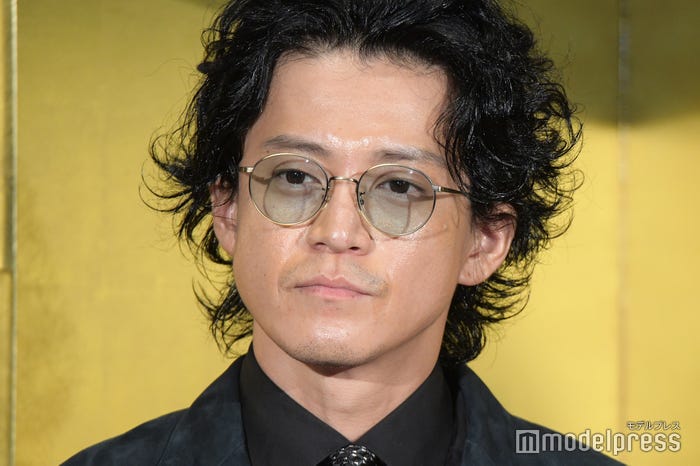 小栗旬(C)モデルプレス