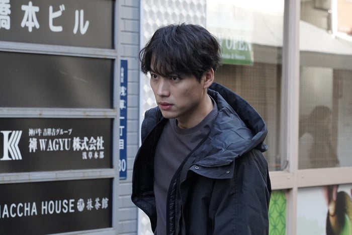 【東京P.D. 警視庁広報2係 第1話あらすじ】今泉（福士蒼汰）“広報課”に配属され困惑 刺殺事件を調査