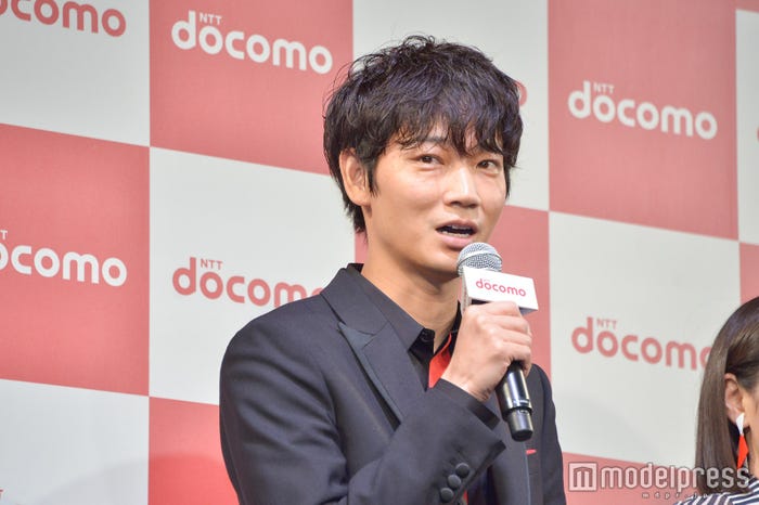MC「さすが、綾野さん」(C)モデルプレス