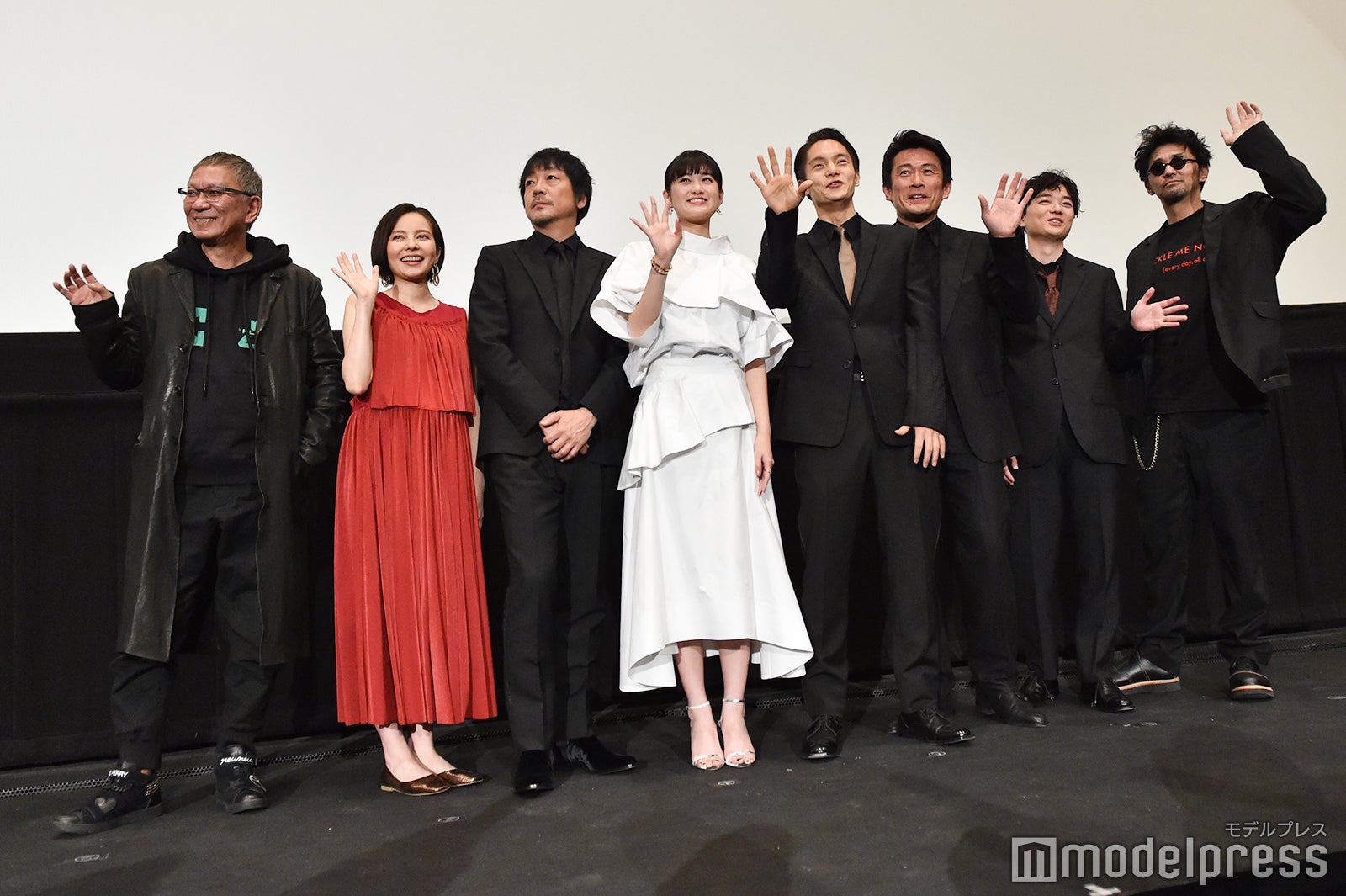 （左から）三池崇史監督、ベッキー、大森南朋、小西桜子、窪田正孝、内野聖陽、染谷将太、村上淳 （C）モデルプレス