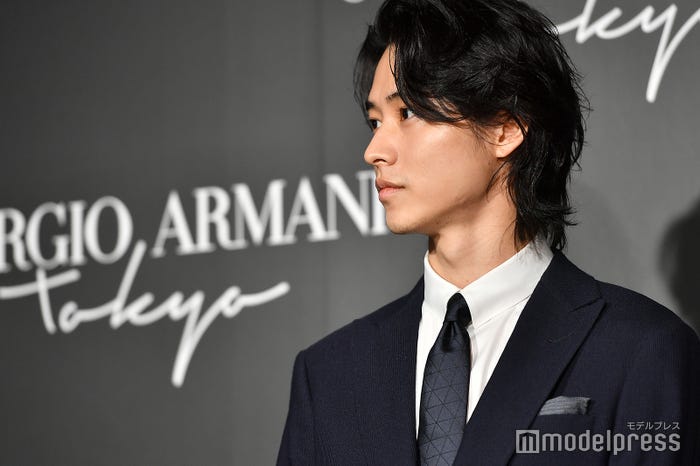 山崎賢人(センター分け)/「GIORGIO ARMANI」ファッションショーより:2019年5月撮影 (C)モデルプレス