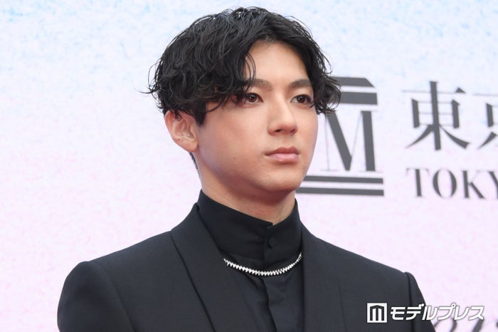 山田裕貴、大切な出会い語る “総額600万円”ジュエリーに「ドキドキ」【カルティエと日本 半世紀のあゆみ「結 MUSUBI」展 ― 美と芸術をめぐる対話】