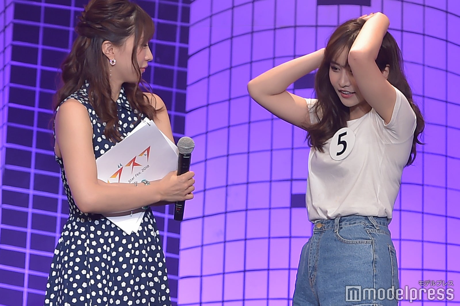 突然の質問に戸惑う白倉あやさん （C）モデルプレス