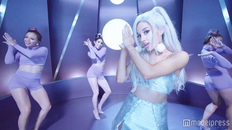 アリアナ・グランデ／「フォーカス」日本版MVより