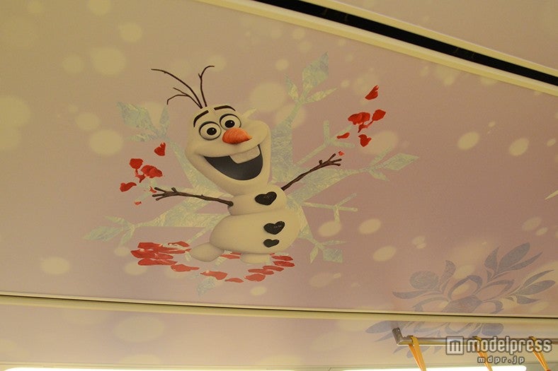 「アナとエルサのフローズンファンタジー・ライナー」ハート付きオラフ（内装）