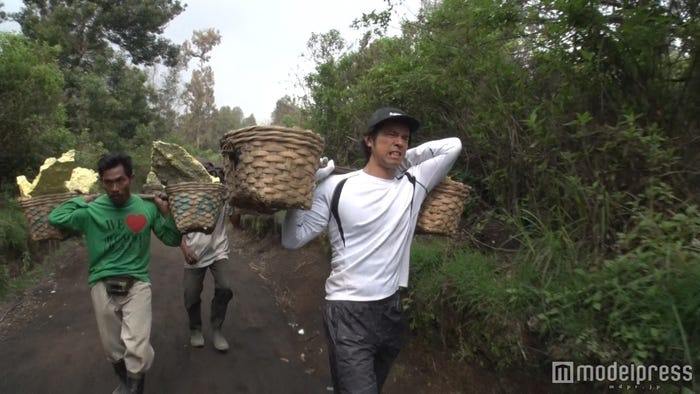 インドネシアを訪れた庄司智春(C)テレビ東京