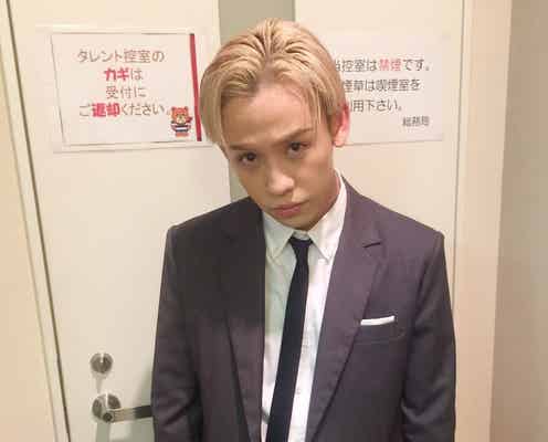 りゅうちぇる、スーツ着こなし“イケちぇる”姿でTV初出演 本名で登場