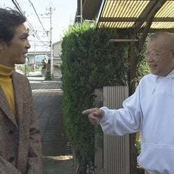 笑福亭鶴瓶&加藤雅也、グローブ職人が集結する町へ!聖徳太子も歩いた道を訪れ…『家族に乾杯』
