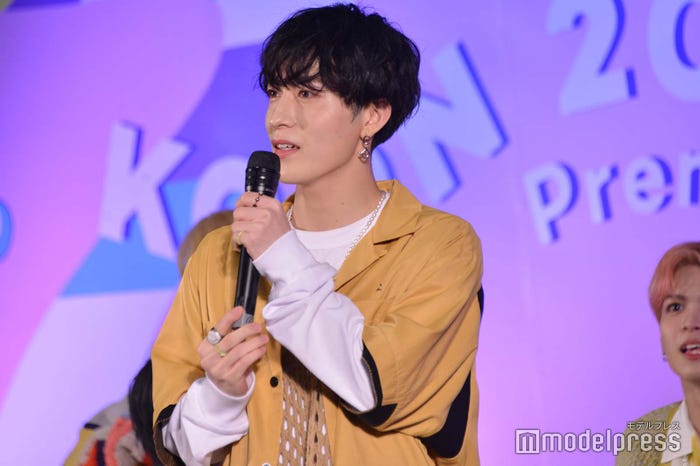 モーニングコールを披露する高橋わたる (C)モデルプレス