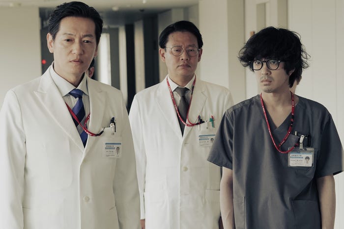 井浦新、若葉竜也「アンメット ある脳外科医の日記」第9話より(C)カンテレ