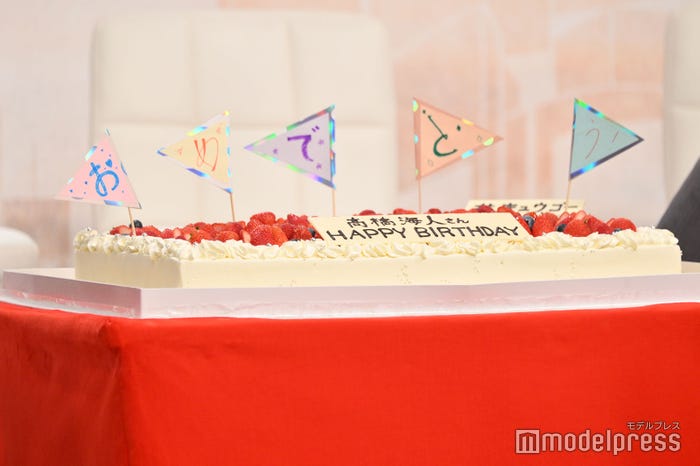 高橋海人の誕生日ケーキ(C)モデルプレス