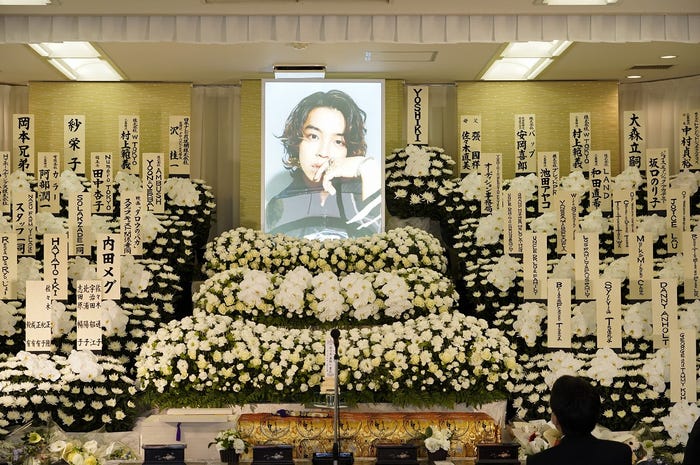 YOSHIさん告別式(C)NTV
