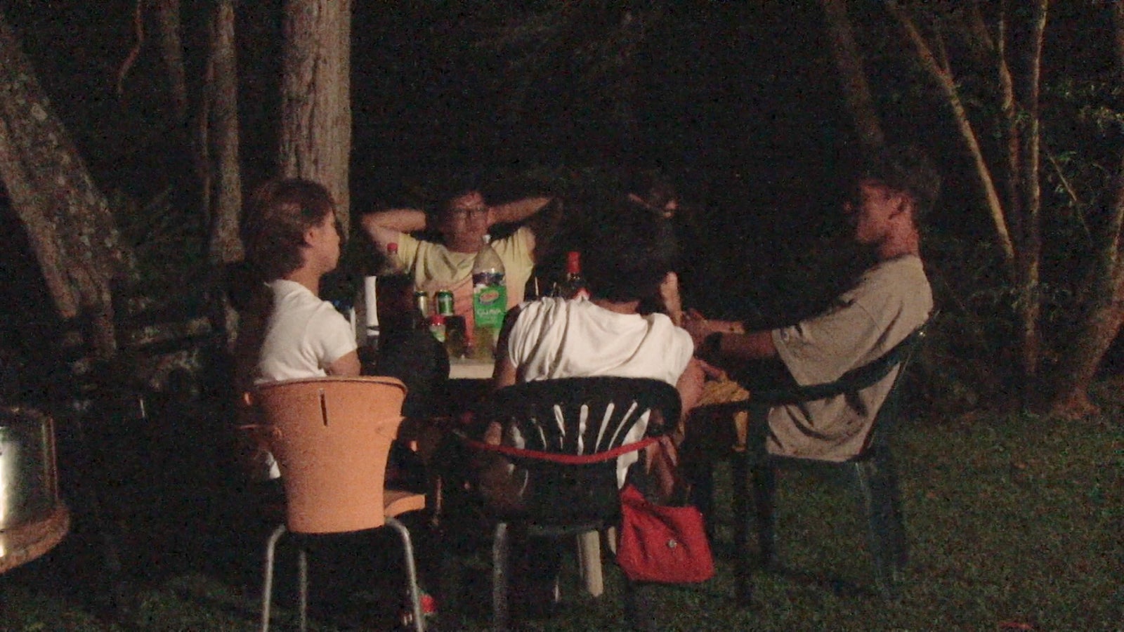 喧嘩するハスキー（左）とヒデ（右）「あいのり：African Journey」第10話より（C）フジテレビ