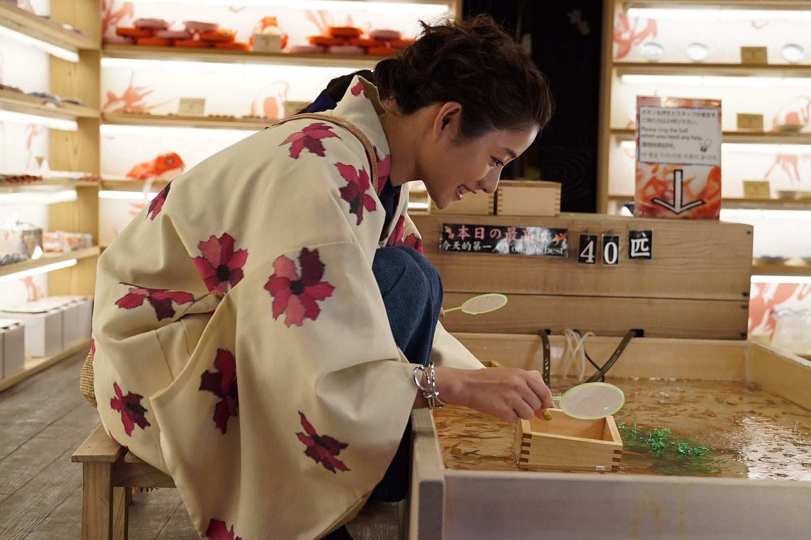 石原さとみ／新CM「浅草_遊びが生まれ続ける」篇メイキングカット（提供写真）