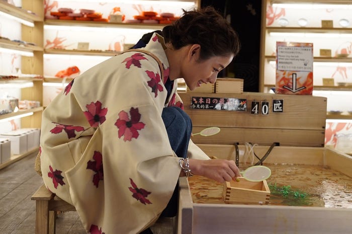 石原さとみ/新CM「浅草_遊びが生まれ続ける」篇メイキングカット(提供写真)