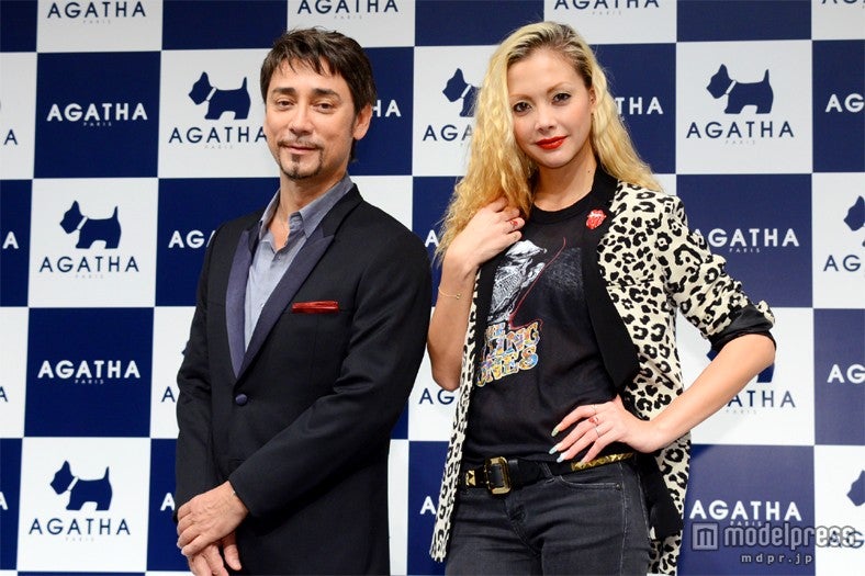 土屋アンナ（右）とクリス・ペプラー（左）