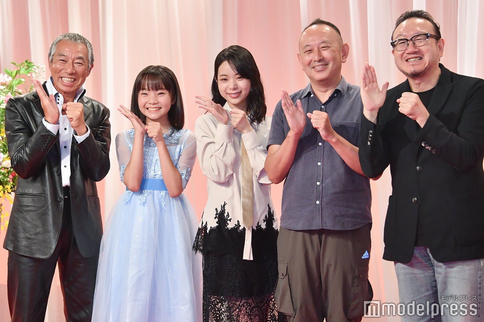 （左から）柳葉敏郎、澤井梨丘、趣里、足立紳氏、服部隆之氏（C）モデルプレス