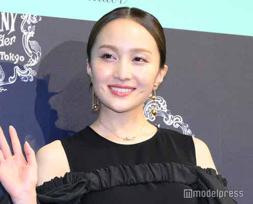 ももクロ百田夏菜子、美肩チラ見せドレス姿 ゴールドジュエリー輝く【ティファニーワンダー】