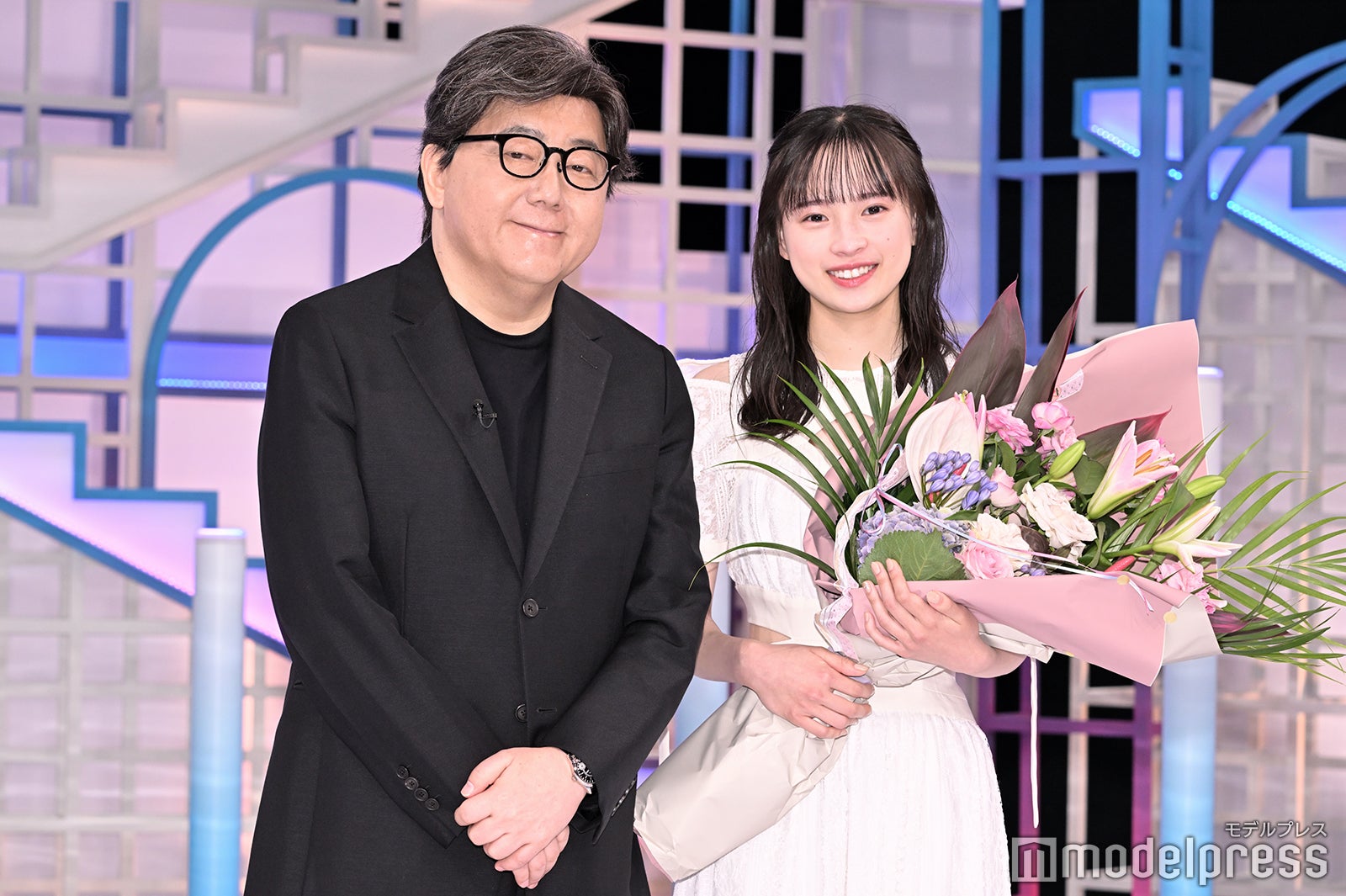 秋元康氏、大和奈央（C）モデルプレス