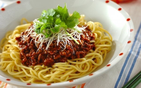 簡単に作れる肉味噌は作り置きにも最適！　一石二鳥な「ジャージャー麺」
