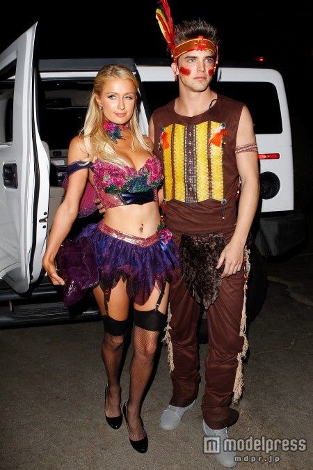 パリスはセクシーインディアン！　セレブのハロウィーンファッション【1】
