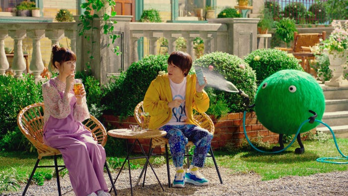 (左から)西野七瀬、神木隆之介/新TVCM「神木さん西野さんのなぞって検索」篇より(提供写真)