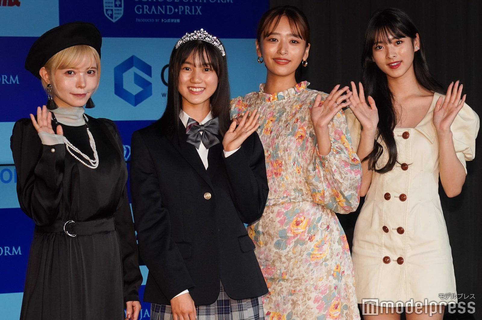 （左から）益若つばさ、山本梨愛さん、近藤千尋、田中杏奈 （C）モデルプレス