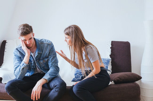正直重い…。男が「彼女の愛情表現が多い」と感じる瞬間