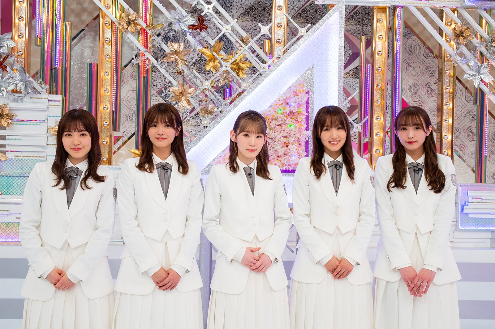 松田里奈、田村保乃、小池美波、菅井友香、渡辺梨加（提供写真）